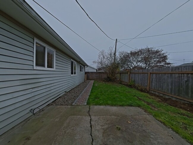 Building Photo - WINTER SPECIAL ~ $735 OFF FIRST MONTH RENT