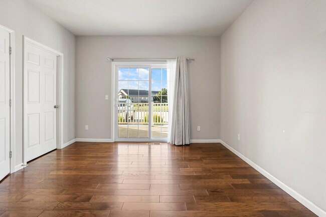 Building Photo - 3048 E Stillwater Landing