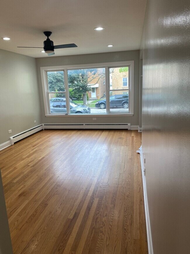 Building Photo - 5530 N Mango Ave