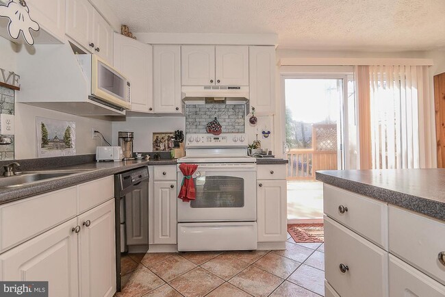 Building Photo - 8291 Raindrop Way