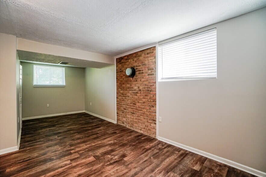 Building Photo - 5148 Cherry Creek Pkwy N