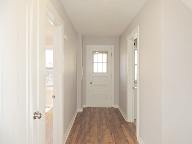 Building Photo - Impressively Renovated 4 Bedroom Cleveland Heights, Ohio Colonial for Rent!