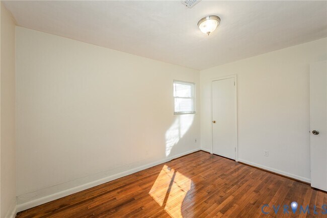 Building Photo - 2604 Sunnybrook Rd