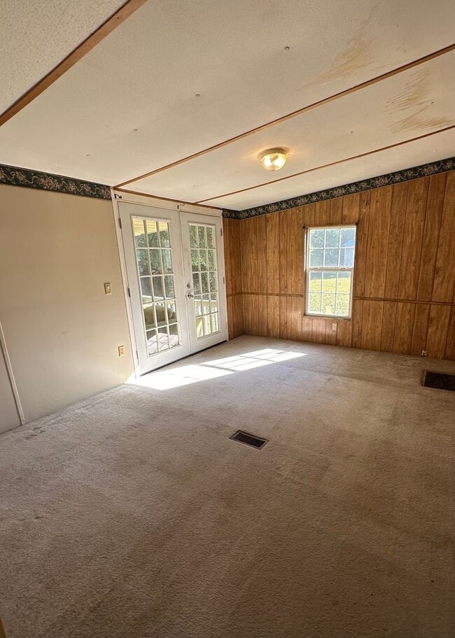 Building Photo - Large 3 bedroom, 2 bath mobile home, $1000...