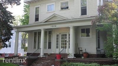 Primary Photo - 1024 Broadway N