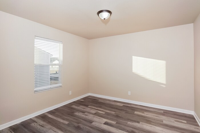 Building Photo - 203 Whitestone Dr NE