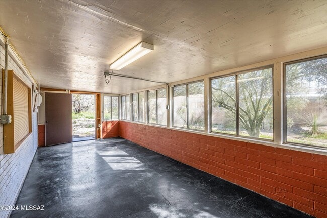 Building Photo - 8801 E Buckboard Rd