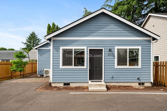 Building Photo - 826 SE 155th Ave