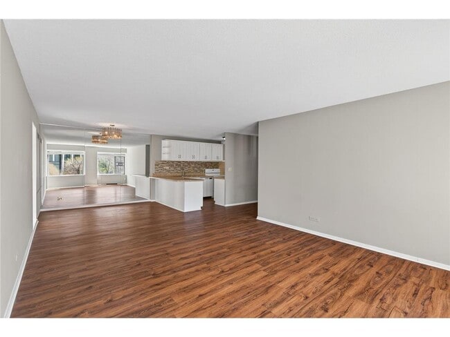 Building Photo - 19 S 1st St