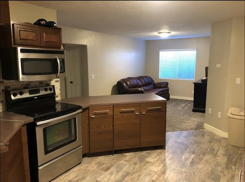 Building Photo - 1212 Hawberry Cir