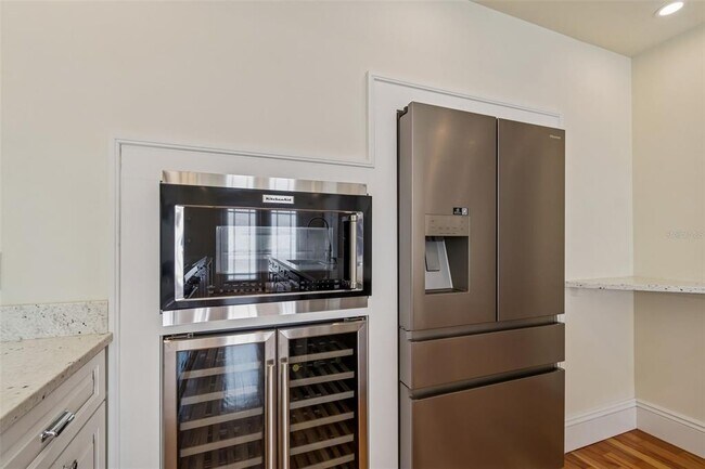 Building Photo - 344 21st Ave NE