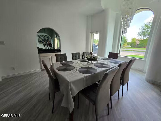 Building Photo - 601 Willow Glen Dr