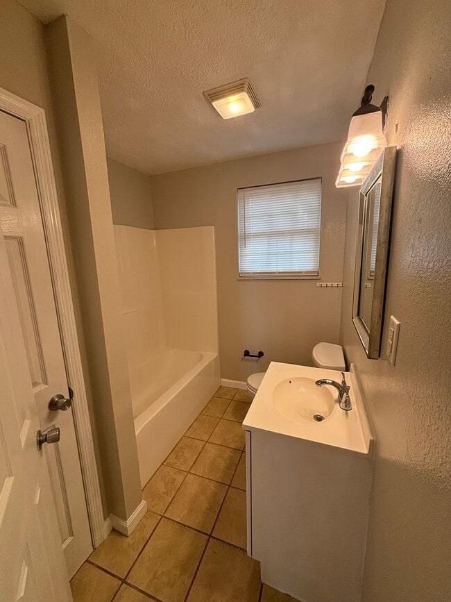 Building Photo - Alcoa School cottage coming soon!