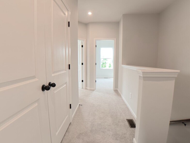 Building Photo - 2923 Beaconwood Ct
