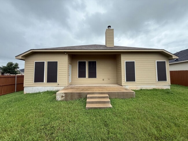 Building Photo - 8121 Fieldstone Dr