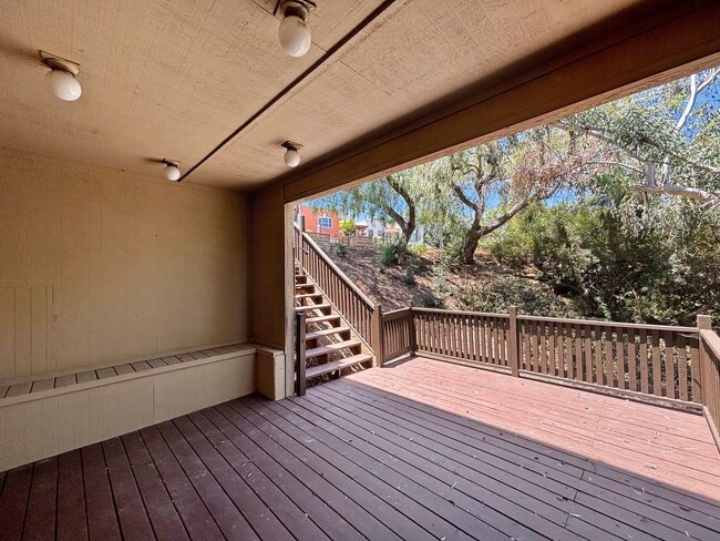 Building Photo - Charming & Spacious 2BD/2.5BA House in Nor...