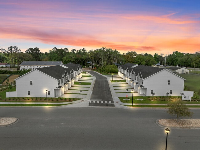 Building Photo - Oak Grove Townhomes