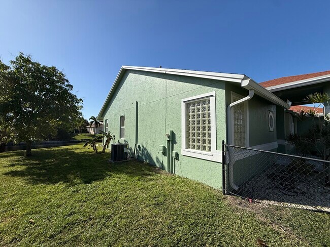 Building Photo - 1168 Hatteras Cir