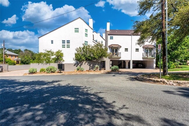 Building Photo - 1500 Woodlawn Blvd