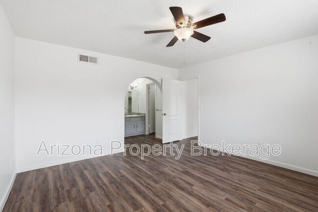 Building Photo - 3433 E Enid Ave