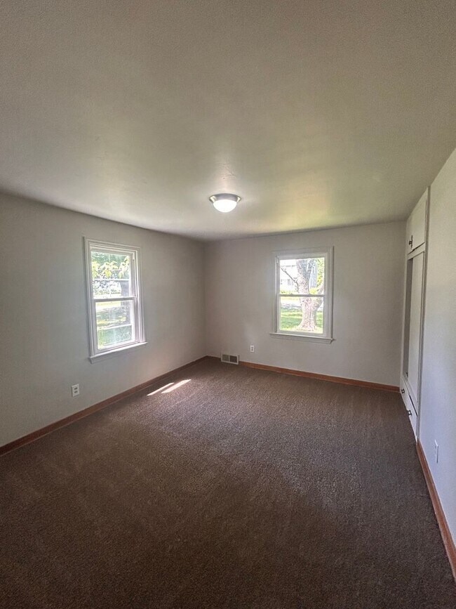 Building Photo - 4609 Standish Dr