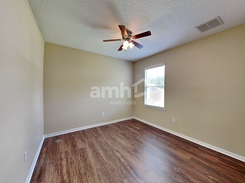 Building Photo - 711 Red Cedar Ct