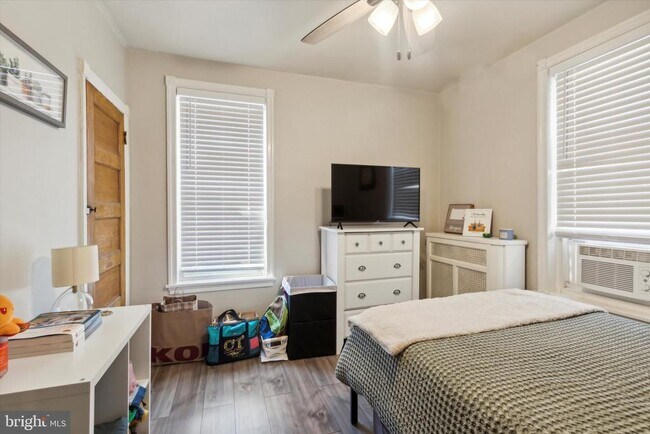 Building Photo - 470 Shurs Ln