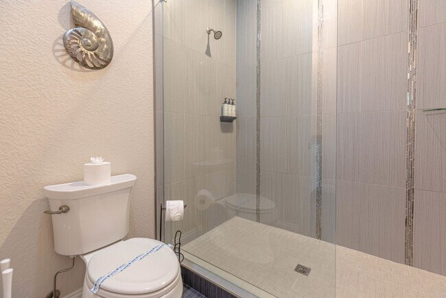 Building Photo - 36 Moody Dr