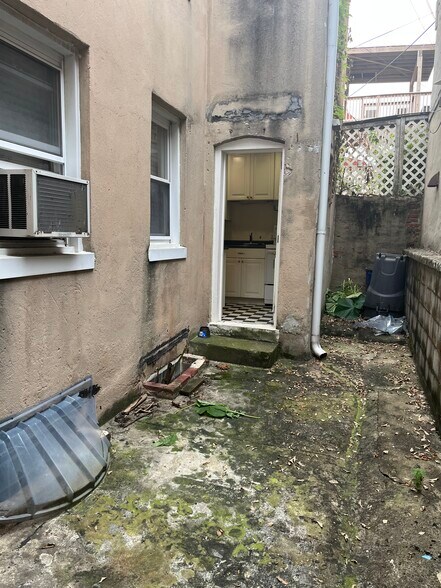 Outdoor living space - 246 S Exeter St