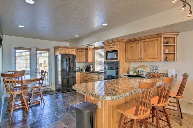 Building Photo - 3524 N Fox Run Dr