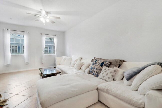 Building Photo - 107 Pond Apple Ln