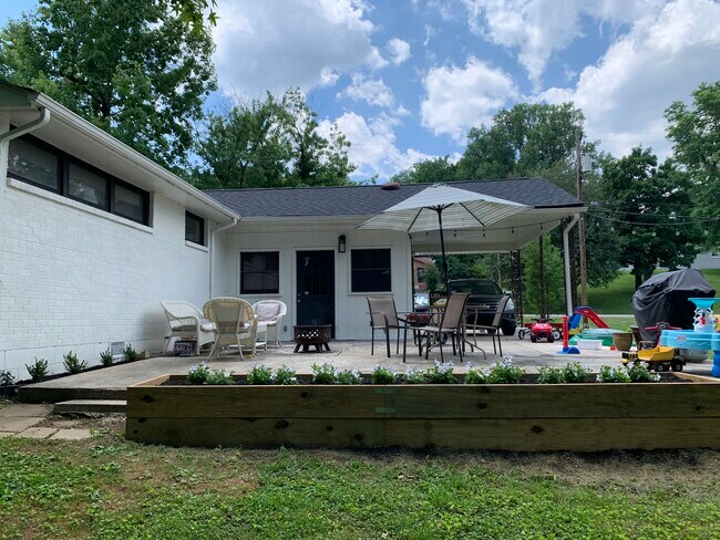 Building Photo - 331 Margo Ln