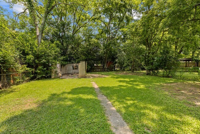 Building Photo - Charming 3 Bedroom, 2 Bathroom house