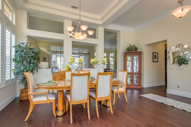 Building Photo - "Charming 3 Bed, 2.5 Bath Rental in Blufft...