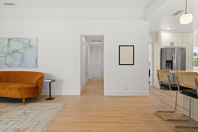 Building Photo - 3423 W 84th Pl