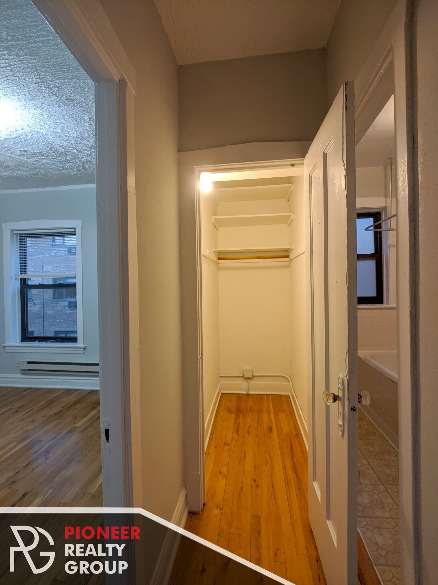 Building Photo - 630 W Cornelia Ave
