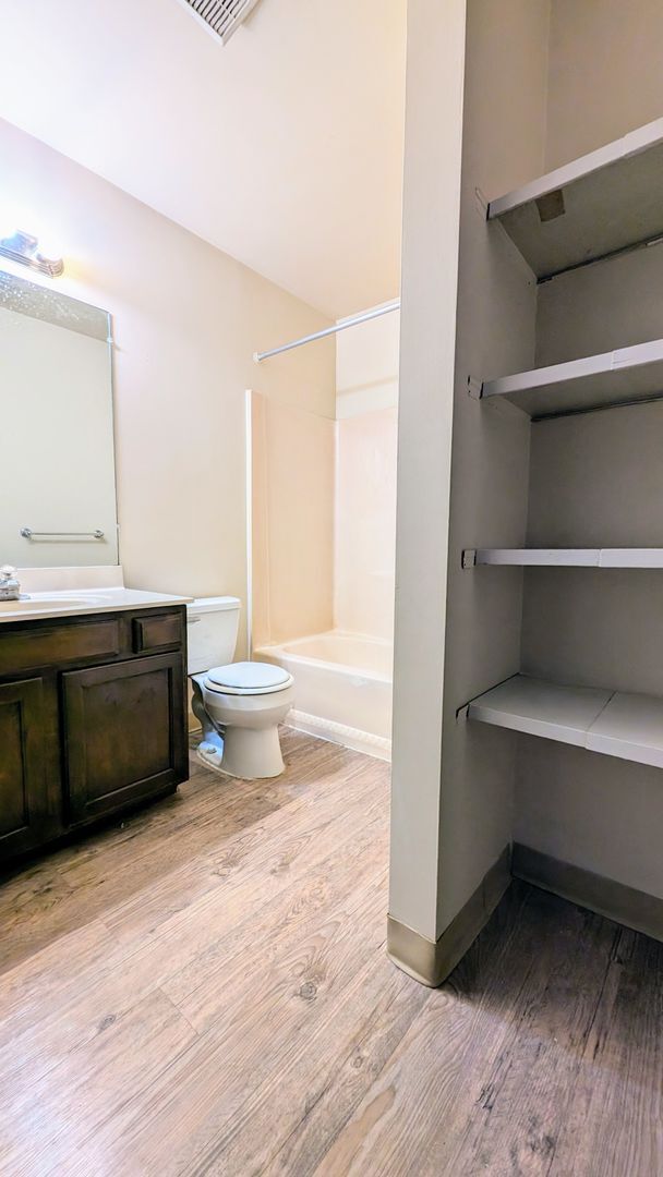 Building Photo - Two Bedroom Apartment in Portage
