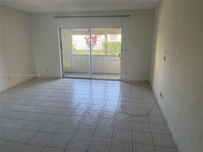 Building Photo - 450 Golden Isles Dr