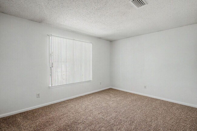 Building Photo - 960 Drivers Ln