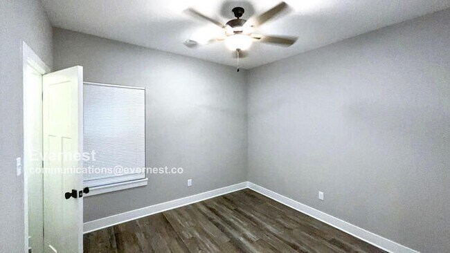 Building Photo - Charming 3-Bedroom Home with Modern Comfor...