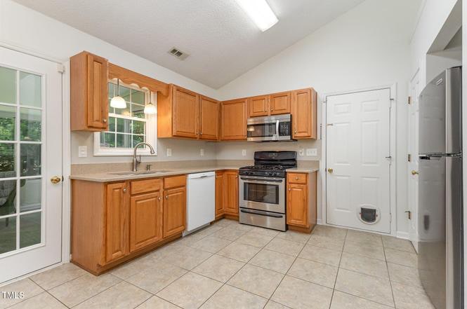 Building Photo - 105 Fox Den Ct