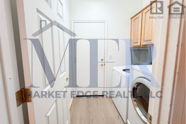 Building Photo - 4Bed/2.5Bath Home at Deer Valley Rd/67th Ave! $199 MOVE-IN SPECIAL! Ready for Immediate Move-In!