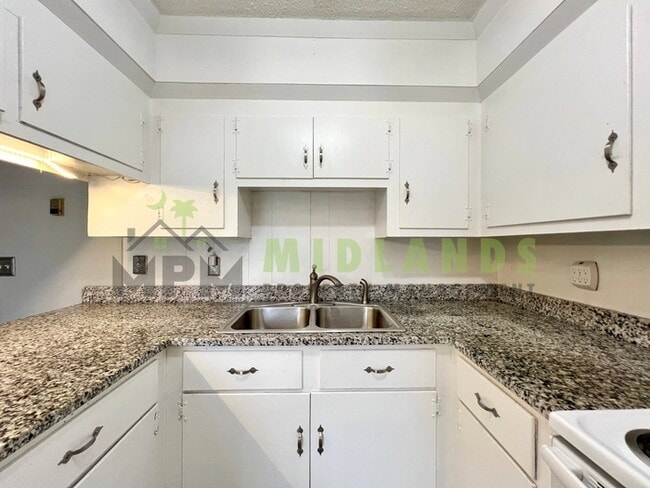 Building Photo - 623 Henderson St