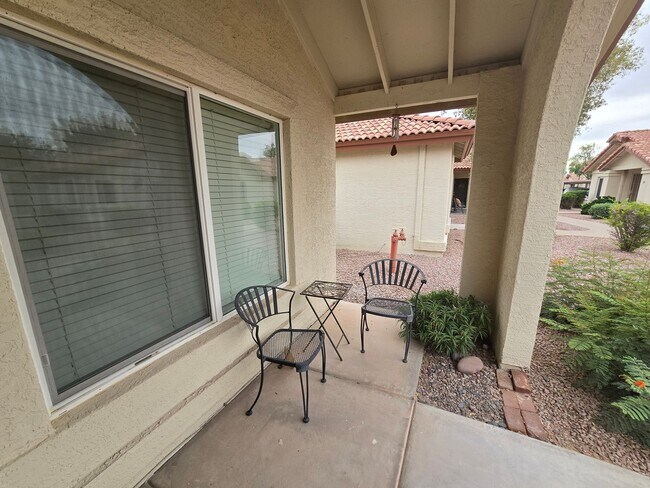 Building Photo - 1120 N Val Vista Dr