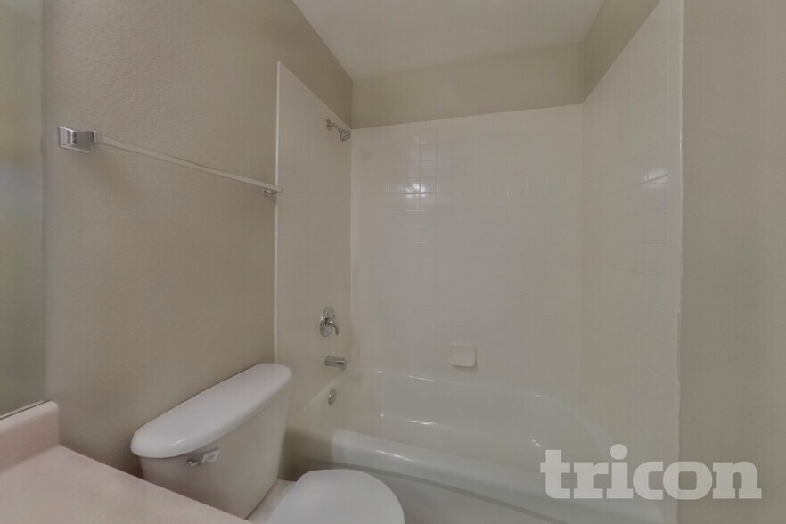 Building Photo - 5119 Chaise Dr