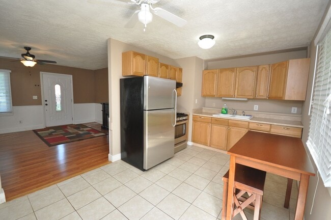 Building Photo - Cozy Calvert City Home