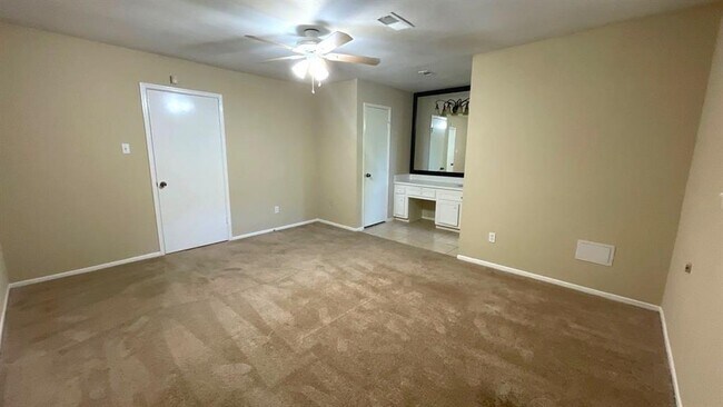 Building Photo - 7214 Foxbend Ln