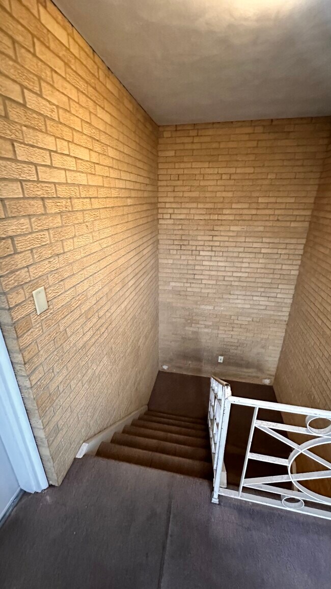 Building Photo - 2915 Mignon Ave