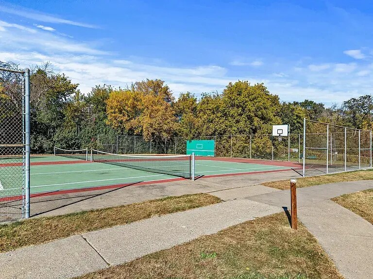 Outdoor Courts - 10630 Rockford Rd