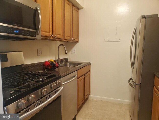 Building Photo - 11627 Vantage Hill Rd